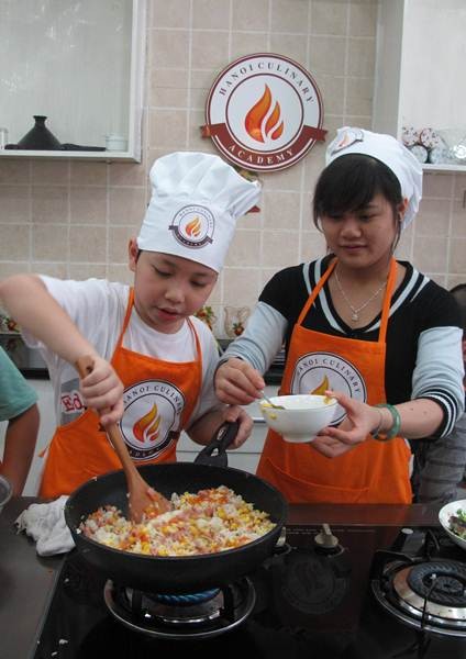 Dạy con trưởng thành từ việc học nấu ăn - ảnh 1